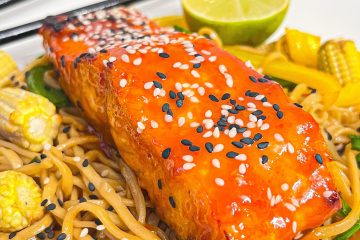 Sriracha Honey Salmon Noodles